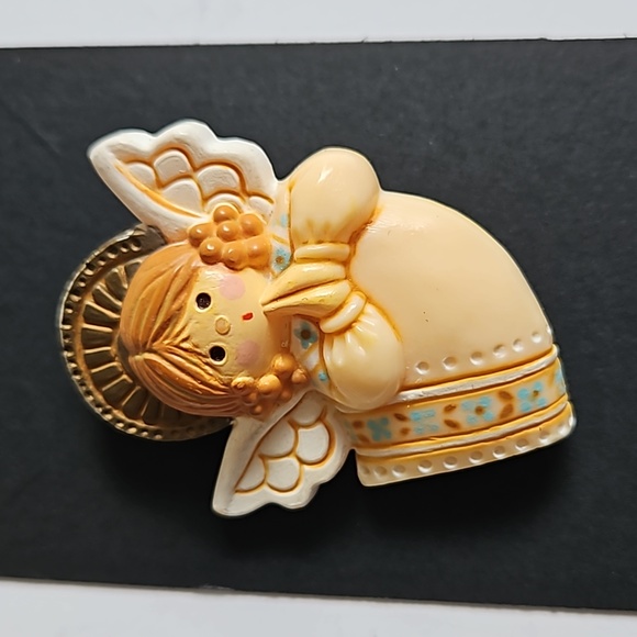 Hallmark Cards Angel Pin - Picture 2 of 6
